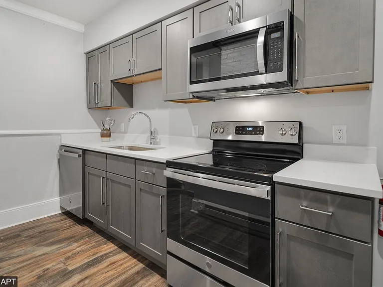 711 E Seneca St — Photo 51