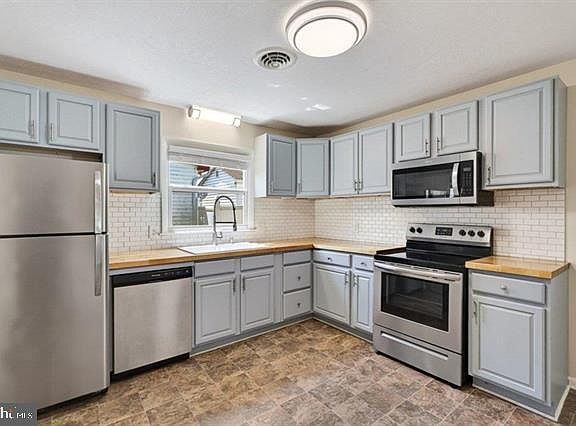 2nd image of 28 Ardmore St