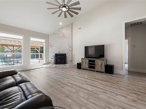 4th image of 5611 S 43rd St