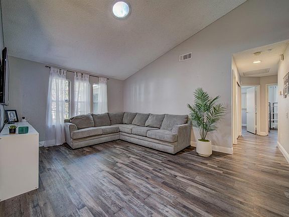 3rd image of 2643 Stoughton Way