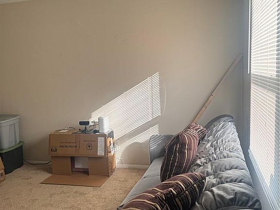 3rd image of 4512 Greenwood Dr