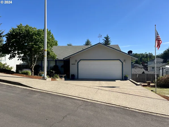 2493 Loma Vista Dr, Roseburg, OR 97471