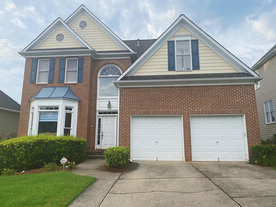 Exterior - Front of the house (closer view)