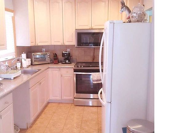 3rd image of 23-15 128th St