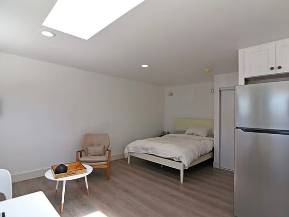 5th image of 2712 Westwood Blvd #S1