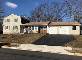 8 Beacon Dr, Howell, NJ 07731