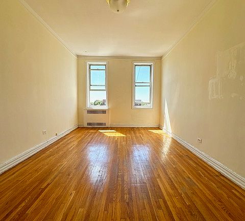 2nd image of 1403 E 53rd St #5