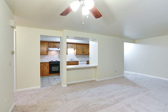 Dining Area - Breakfast Bar