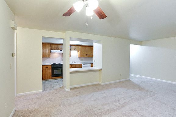 Dining Area - Breakfast Bar