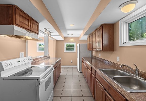 3rd image of 23233 Wellington Ave