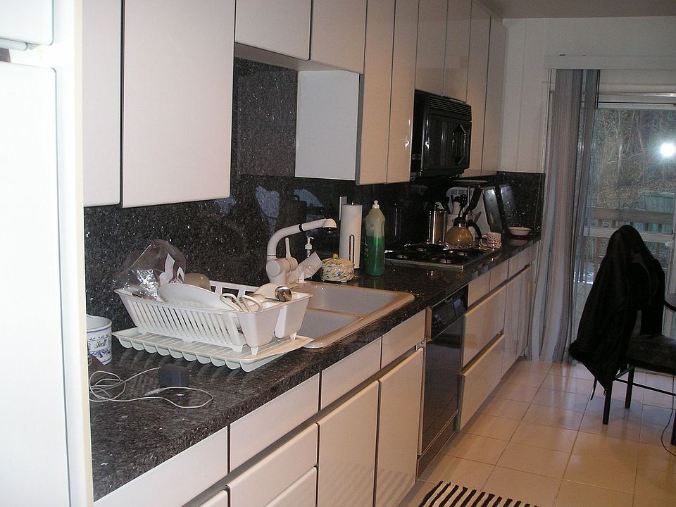 kitchen/granite counters