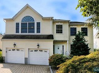 512 Alosio Dr, River Vale, NJ 07675