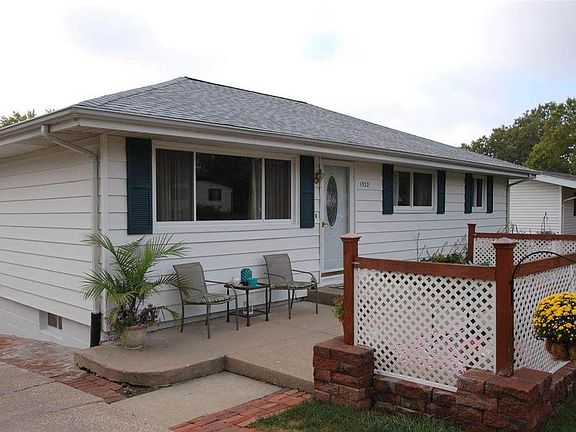 2nd image of 1932 W Austin Dr