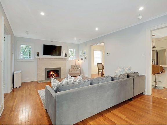3rd image of 157 Hillcrest Ave