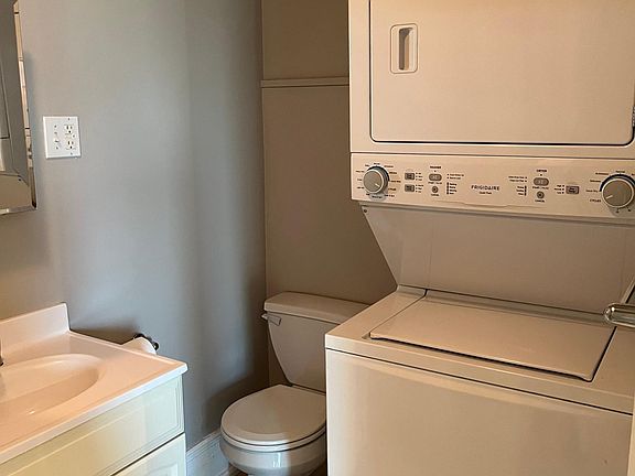 5th image of 450 Richmond Ave #3