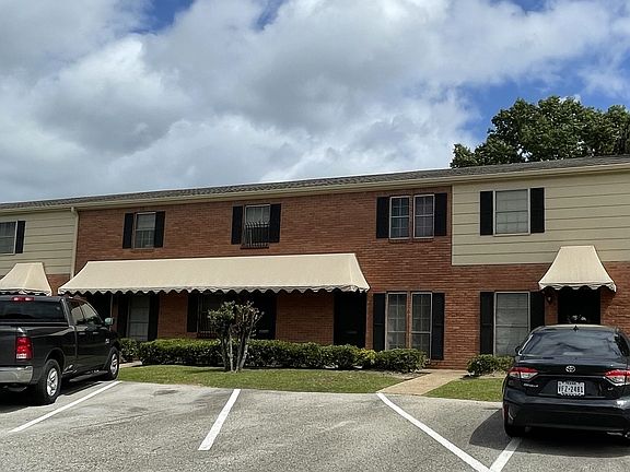2nd image of 114 E Amherst Dr APT A