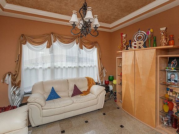 5th image of 7331 Harlie St #7