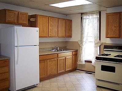 4th image of 212 N Walnut St