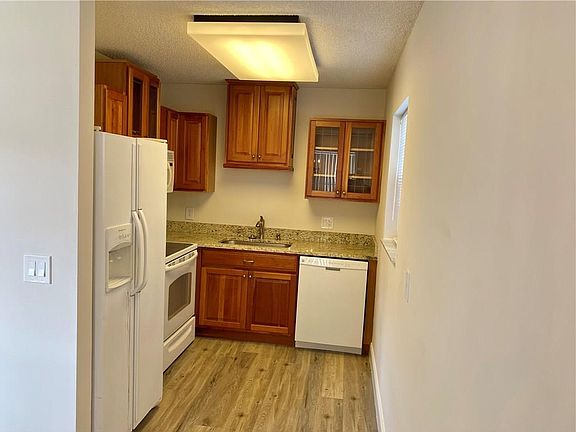4th image of 20 Lake Vista Trl APT 105