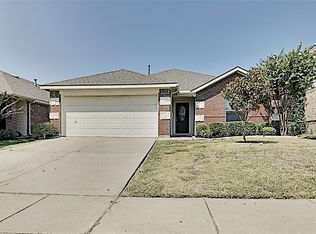 11000 Fawn Valley Dr, Fort Worth, TX 76140