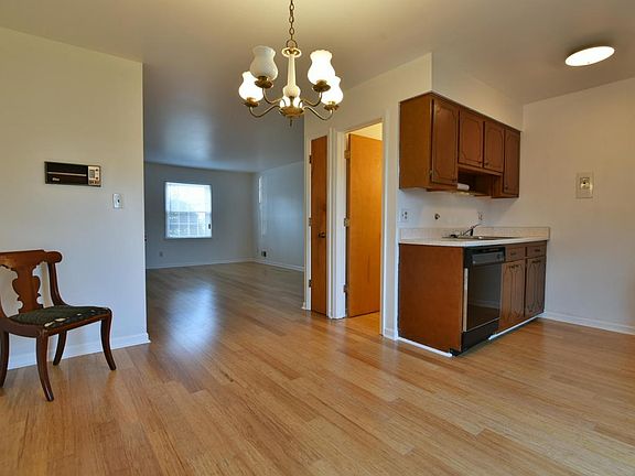 4th image of 1924 Goldsmith Ln Unit 18