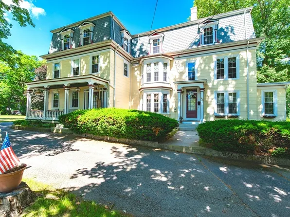 48 Mendon St, Blackstone, MA 01504