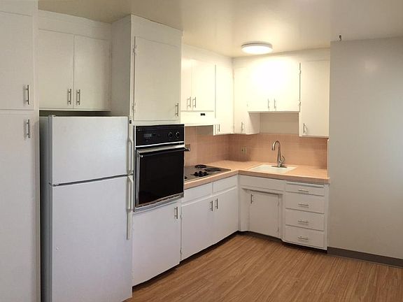 2nd image of 681 Bellflower Ave APT 4
