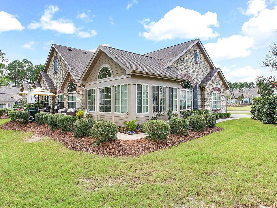 1st image of 105 Essex Pl
