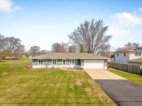 590 Brentwood Rd, Machesney Park, IL 61115