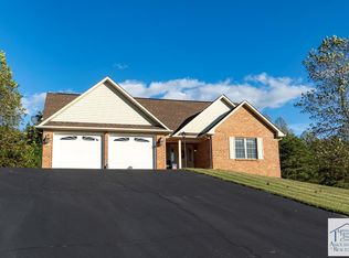 283 Governors Ln, Martinsville, VA 24112