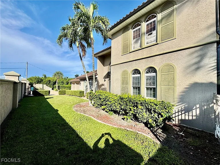 14370 McGregor Blvd — Photo 4