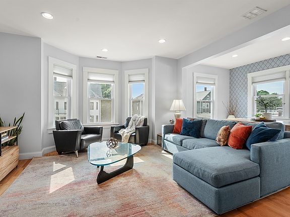 5th image of 659 Moody St APT 3