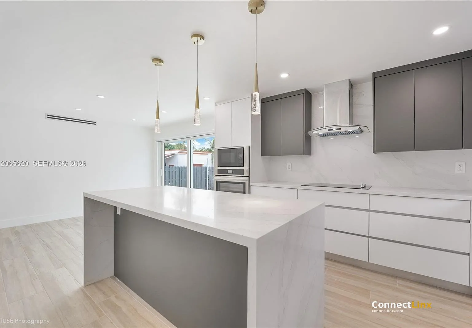3 bed, 3.0 bath, 1500 sqft, $5,500 — Photo 2