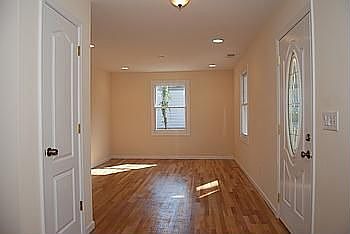 5th image of 921 Woodside Ave