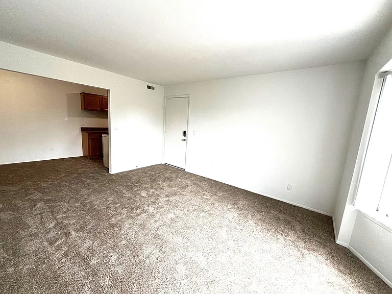 Charter Oaks Apartments — Photo 153