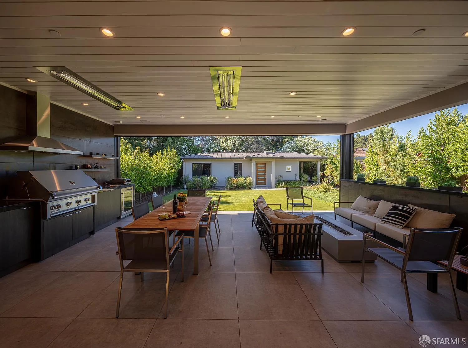 6 bed, 5.5 bath, 4432 sqft, $26,500 — Photo 2