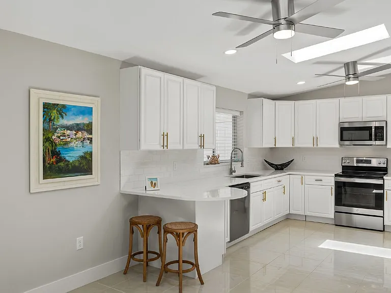 482 Tradewinds Ave — Photo 9