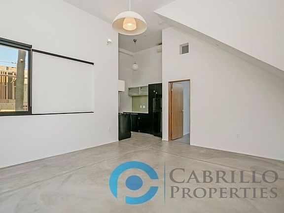 5th image of 3771 Centre St APT 202