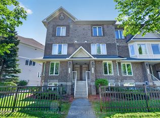 256 Cresthaven Dr, Ottawa, ON K2G 6W4