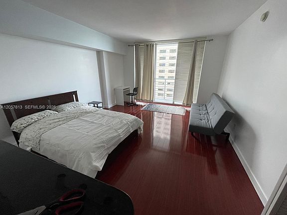 5th image of 335 Biscayne Blvd #1606