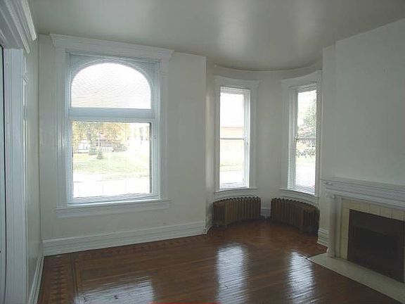 bedroom / living room