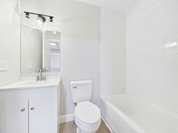 3rd image of 858 Kempton Stnew