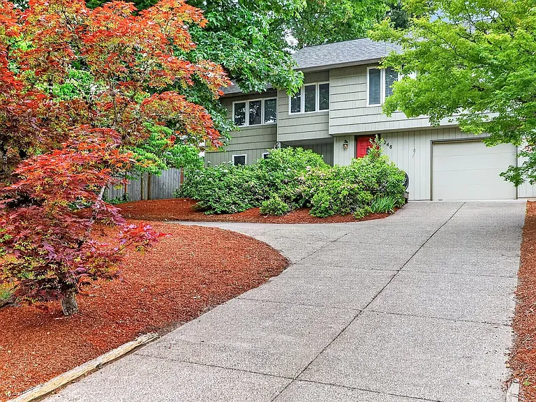248 NW Ash St — Photo 14