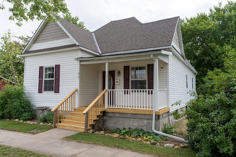 2nd image of 418 S Ault St