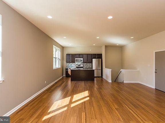 3rd image of 2418-20 Frankford Ave #2