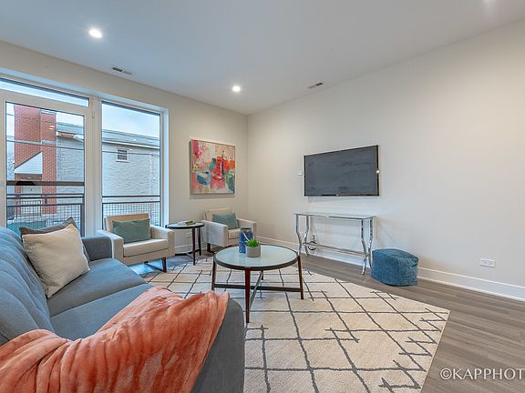 4th image of 35 S Hoyne Ave #1A