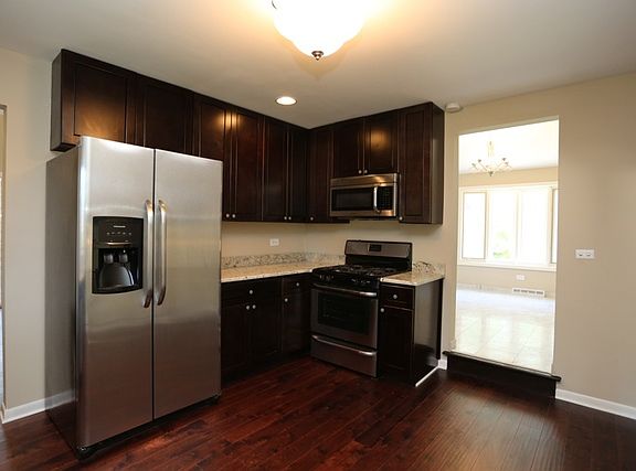 3rd image of 215 Sherwood Dr