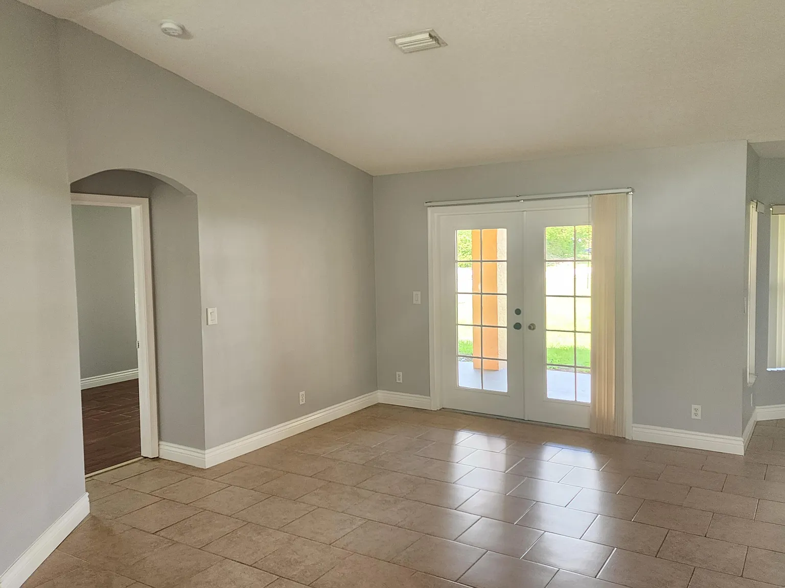4 bed, 2.0 bath, 1839 sqft, $2,625 — Photo 3