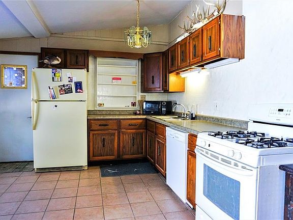 3rd image of 806 W Larson St