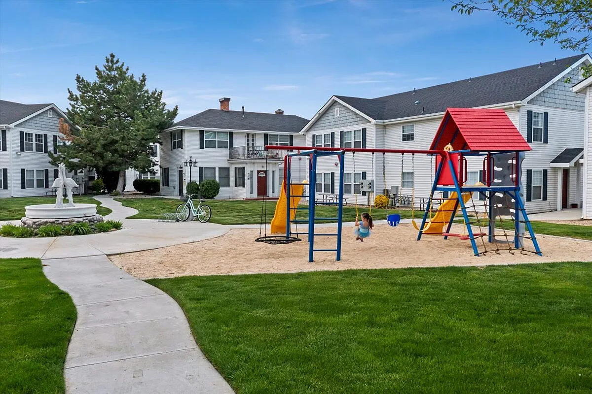 2 bed, 1.0 bath, 1000 sqft, $1,295 — Photo 3